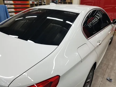 BMW 5시리즈.                       라티튜드 & 아티젠.                  썬팅 시공