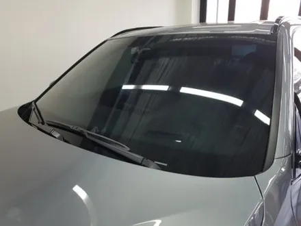 BMW X5. 전면썬팅.기존(필름)제거 후.루마썬팅 전면 피너쿨 썬팅