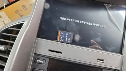 부산 네비게이션 매립 시공장착점 입니다.쉐보레 윈스톰.8인치 네비게이션으로 업그레이드 했습니다