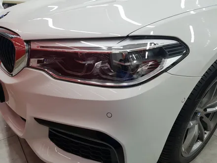 BMW 5시리즈.                       라티튜드 & 아티젠.                  썬팅 시공