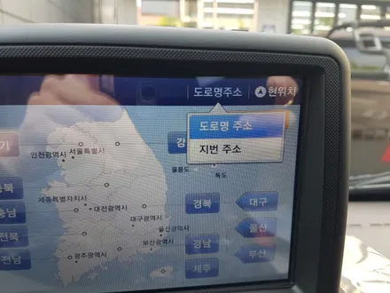 부산. 포터2 네비매립. P682   8인치 네비게이션. 상단매립.  지니3D맵. 후방카메라 설치