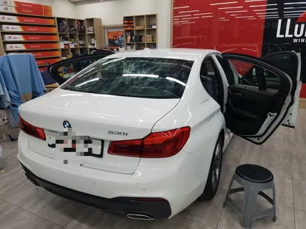 BMW 5시리즈.                       라티튜드 & 아티젠.                  썬팅 시공