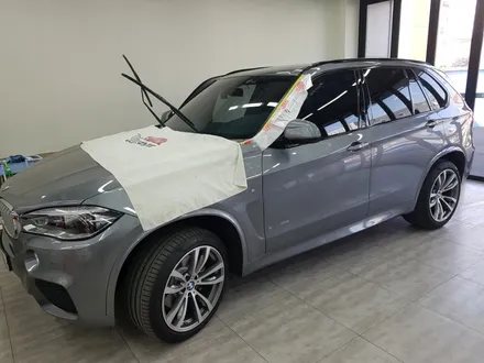 BMW X5. 전면썬팅.기존(필름)제거 후.루마썬팅 전면 피너쿨 썬팅