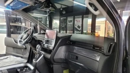 현대 스타리아 카디언썬팅으로 시공을 했습니다.열반사썬팅필름 시공