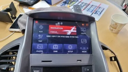 부산 네비게이션 매립 시공장착점 입니다.쉐보레 윈스톰.8인치 네비게이션으로 업그레이드 했습니다