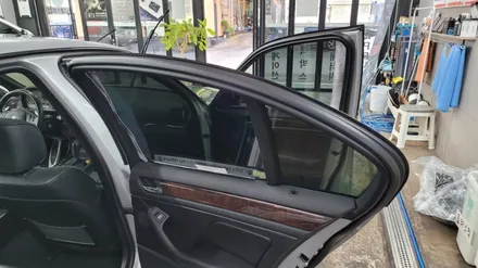 BMW3 시리즈.루마버텍스900썬팅필름으로 재시공을 하였습니다