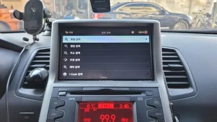 부산 네비게이션 매립. 네비게이션 고장으로인해 교체장착.쏘울 상단매립