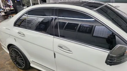 벤츠 글라스틴트 썬팅필름으로 재시공 했습니다. 부산 글라스 틴트 썬팅샵 입니다