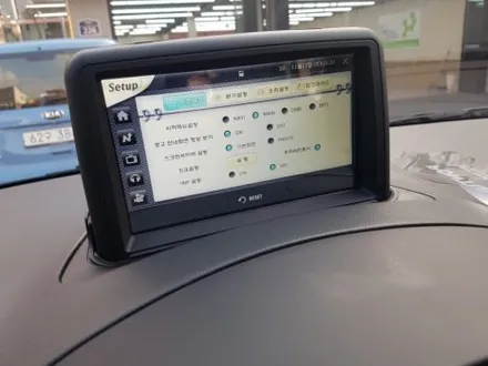 부산.그랜드스타렉스.(어린이보호차량). 8인치.내비게이션.상단매립.지니3D맵.현대폰투스P682. (정품).후방카메라