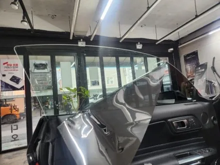부산.반사필름썬팅 시공점,포드 머스탱.반사필름으로 재시공 했습니다