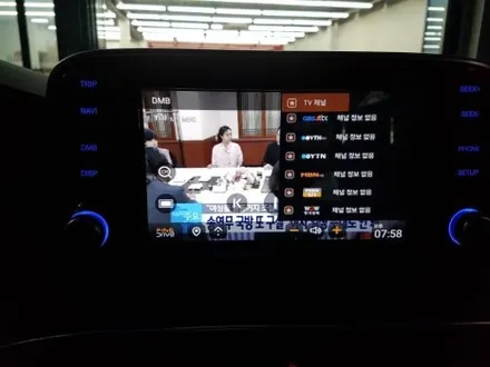 부산 TM싼타페. 네비8인치매립.후방 카메라.   파인드라이브.몬스터 7.매립   4세대 오디오.집중키 마감제.