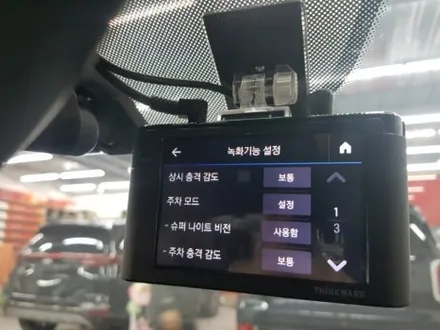 부산.기아 K5.브이쿨썬팅. PDI 풀시공.                  (브이쿨 열반사썬팅).    2019년.K5.블랙박스.  아이나비 Z500.장착.