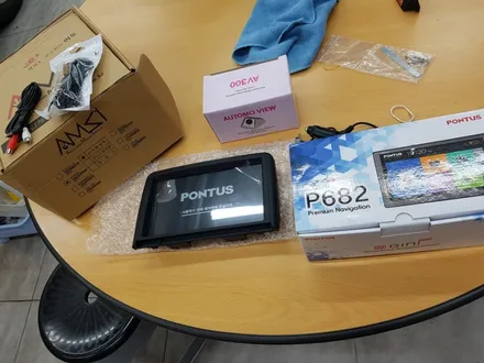부산.그랜드스타렉스.(어린이보호차량). 8인치.내비게이션.상단매립.지니3D맵.현대폰투스P682. (정품).후방카메라