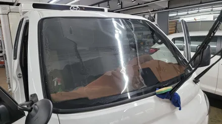포터2 전면유리썬팅 시공.부산 열차단 전면썬팅 시공점 입니다