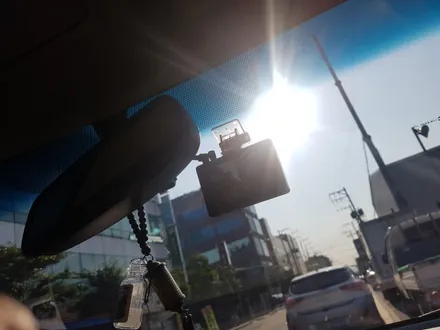 부산..레인보우 열반사 썬팅. (레인보우 i55) 포르테 차량. 기존 필름 제거 작업.블랙박스 2채널 장착
