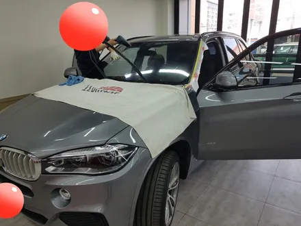 BMW X5. 전면썬팅.기존(필름)제거 후.루마썬팅 전면 피너쿨 썬팅