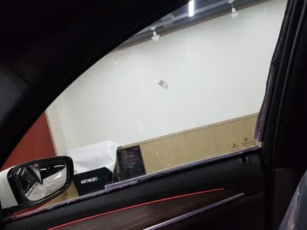 BMW 5시리즈.                       라티튜드 & 아티젠.                  썬팅 시공
