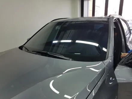 BMW X5. 전면썬팅.기존(필름)제거 후.루마썬팅 전면 피너쿨 썬팅