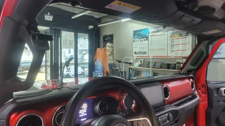 부산 루마버텍스썬팅 [사상산업단지점]입니다. 지프 랭글러 전면유리 버텍스900으로 시공을 했어요~