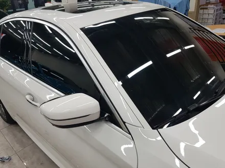 BMW 5시리즈.                       라티튜드 & 아티젠.                  썬팅 시공