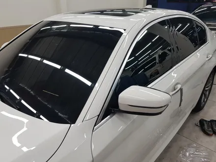 BMW 5시리즈.                       라티튜드 & 아티젠.                  썬팅 시공
