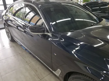 BMW큰행님 7시리즈 루마썬팅 풀시공.풀시공 파노라마썬루프까지 루마썬팅