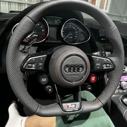 아우디 R8 V10 스파이더, 신형R8핸들 장착과 버튼 인스톨로 엔진 스타트!!! / 양주, 구리, 의정부