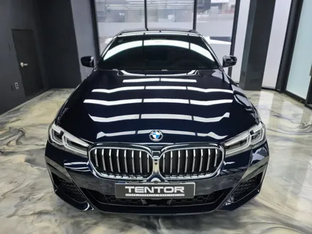 BMW 5시리즈 랩핑 520i 크롬죽이기 파주랩핑 텐토르 / 고양시 덕양구 삼송동