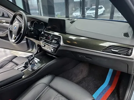 BMW 5시리즈 G30 실내 카본 랩핑, 일산랩핑 / 고양시 덕양구 삼송동