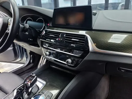 BMW 5시리즈 G30 실내 카본 랩핑, 일산랩핑 / 고양시 덕양구 삼송동