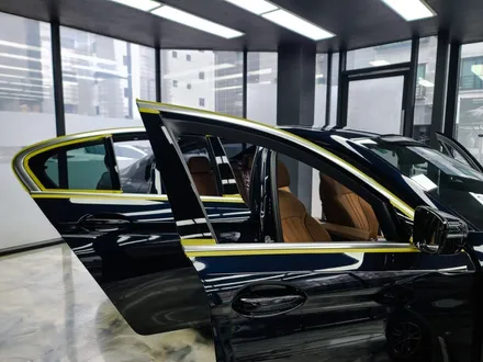 BMW 5시리즈 랩핑 520i 크롬죽이기 파주랩핑 텐토르 / 고양시 덕양구 삼송동