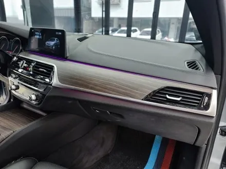 BMW 5시리즈 G30 실내 카본 랩핑, 일산랩핑 / 고양시 덕양구 삼송동