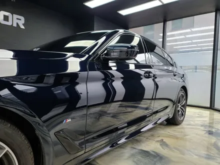 BMW 5시리즈 랩핑 520i 크롬죽이기 파주랩핑 텐토르 / 고양시 덕양구 삼송동