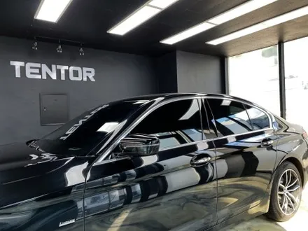 BMW 520i 럭셔리 5시리즈 크롬죽이기 시공기, 은평구 랩핑 / 고양시 덕양구 삼송동