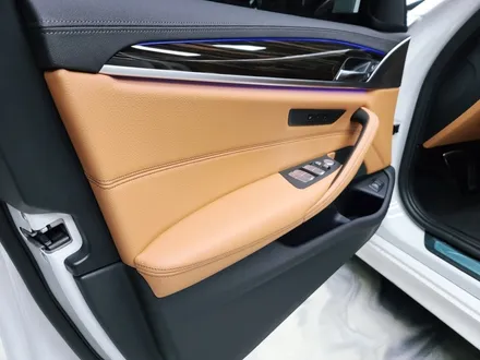 일산랩핑 BMW520i 크롬죽이기 랩핑 클리프디자인 라이트ppf 아우토슈첸 가죽코팅 시공 텐토르고양 / 고양시 덕양구 삼송동