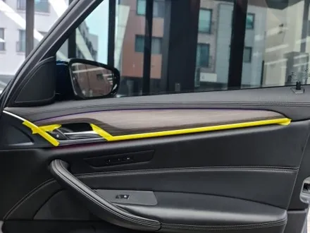 BMW 5시리즈 G30 실내 카본 랩핑, 일산랩핑 / 고양시 덕양구 삼송동