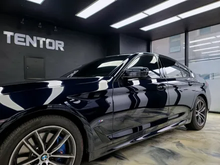 BMW 5시리즈 랩핑 520i 크롬죽이기 파주랩핑 텐토르 / 고양시 덕양구 삼송동