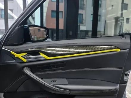 BMW 5시리즈 G30 실내 카본 랩핑, 일산랩핑 / 고양시 덕양구 삼송동