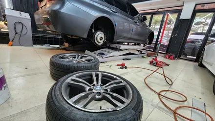 강남 BMW 서비스 수리업체 330E 자차보험처리 휠 복원 판금도색 / 강남 대치동