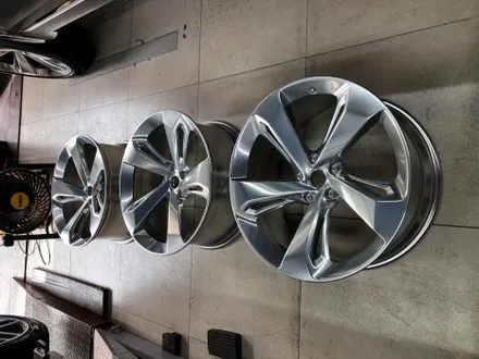 벤틀리 벤테이가 소개 및  자차 보험처리 판금도색 및  휠복원 작업사례 / 강남 대치동