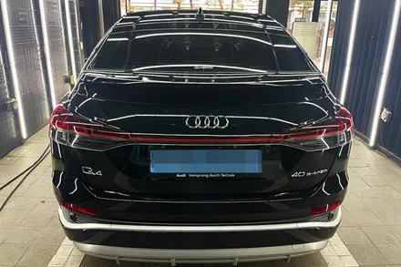 강남 아우디 Q4 휠 복원 및 자동차 광택 유리막 코팅으로 더 빛나게 / 강남 대치동