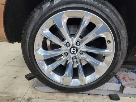 럭셔리 SUV 벤틀리 벤테이가 버핑휠 휠복원 작업 퀄리티. / 강남 대치동
