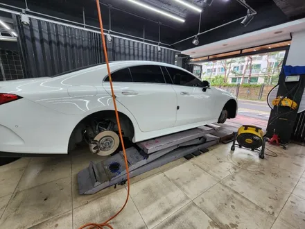 CLS 450 뒤범퍼 부분도색, 휠복원 작업이 완료 되었습니다. / 강남 대치동