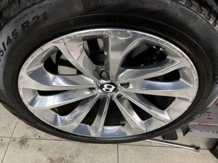 럭셔리 SUV 벤틀리 벤테이가 버핑휠 휠복원 작업 퀄리티. / 강남 대치동