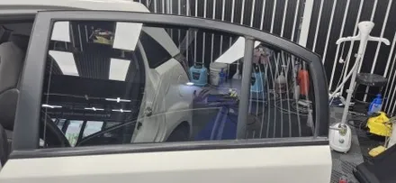 김해 기아 프라이드 QV300 전체 썬팅, 바이퍼스 사틴 필름으로 한층 더 고급스럽게! / 경남 김해