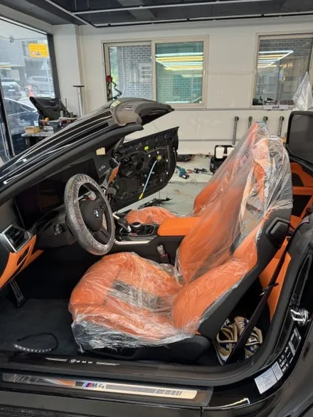 BMW M4 컨버터블 비노출 엠비언트 및 컬러안전벨트 시공 국산 코더스 서울 경기 자동차 튜닝 / 시흥, 안산, 군포, 안양