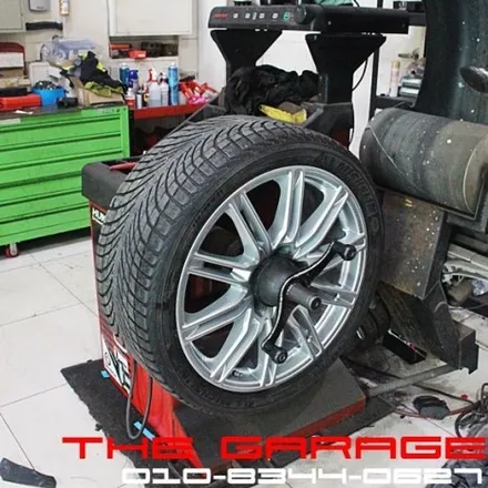 < 포르쉐 카이엔 타이어 +휠 교환작업 > 벤츠얼라이먼트 아우디얼라이먼트 bmw얼라이먼트 사고수리 보험수리 자차보험수리 고속발란스 진동발란스 / 대전 유성 화암동