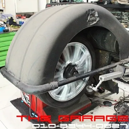 < 포르쉐 카이엔 타이어 +휠 교환작업 > 벤츠얼라이먼트 아우디얼라이먼트 bmw얼라이먼트 사고수리 보험수리 자차보험수리 고속발란스 진동발란스 / 대전 유성 화암동
