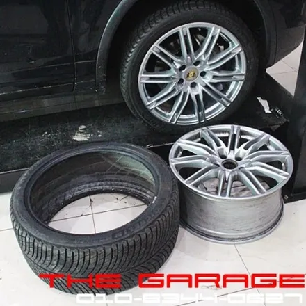 < 포르쉐 카이엔 타이어 +휠 교환작업 > 벤츠얼라이먼트 아우디얼라이먼트 bmw얼라이먼트 사고수리 보험수리 자차보험수리 고속발란스 진동발란스 / 대전 유성 화암동