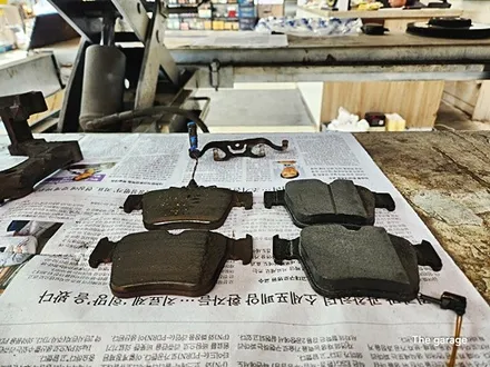 < 대전 수입차정비 벤츠 GLC 브레이크패드 디스크로터 앞뒤 교환 제동력 완벽 복원 작업 안전을 위한 필수 정비 작업의 퀄리티가 결과를 말합니다 > / 대전 유성 화암동